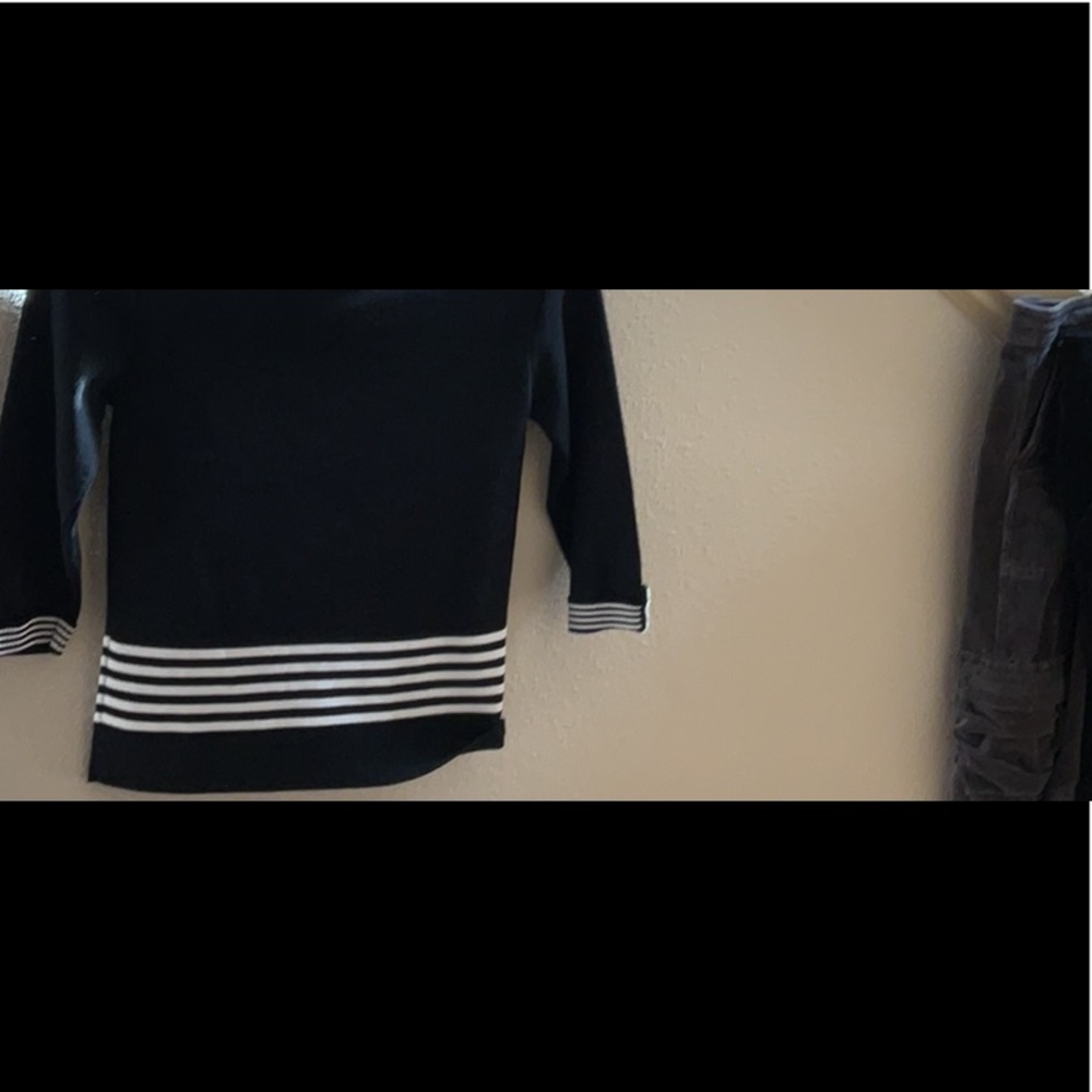 Classic CHANEL vintage ladies sweater. PTP 14in. - Picture 6 of 8